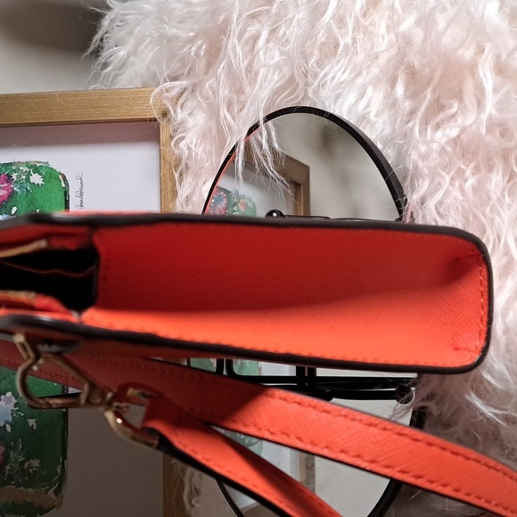 Michael Kors NWOTs Sheila Small East West Top Zip Shoulder Bag - Picture 6 of 8